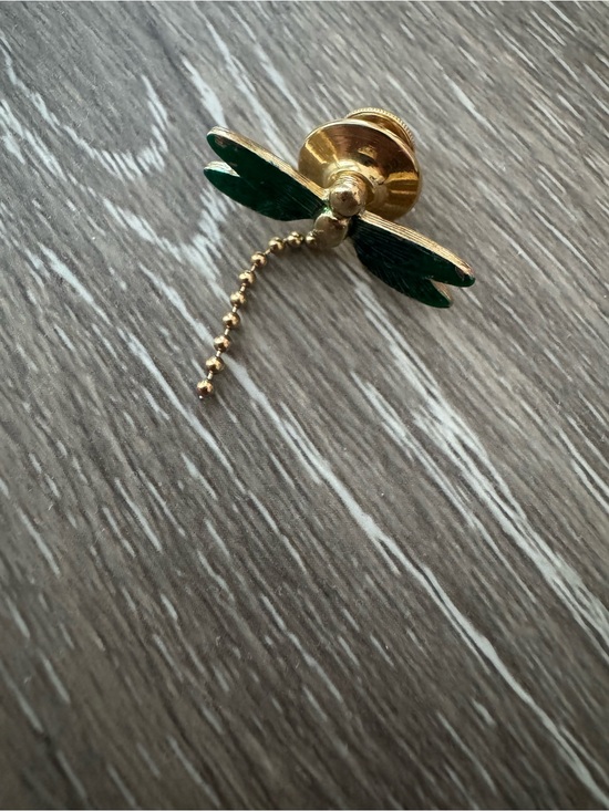 Avon Jewelry - Dragon fly brooch pin with dangling chain tail and enamel wings